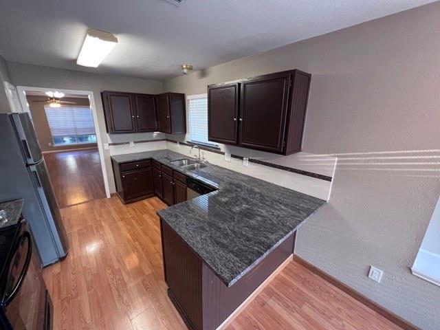 Foto del edificio - 584 Lake Forest Dr