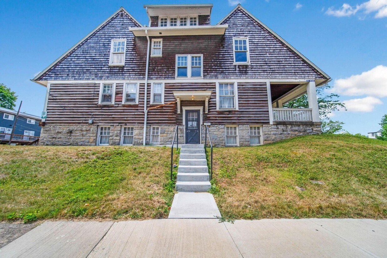 Foto del edificio - A+ Location Massive Single Family House Ce...