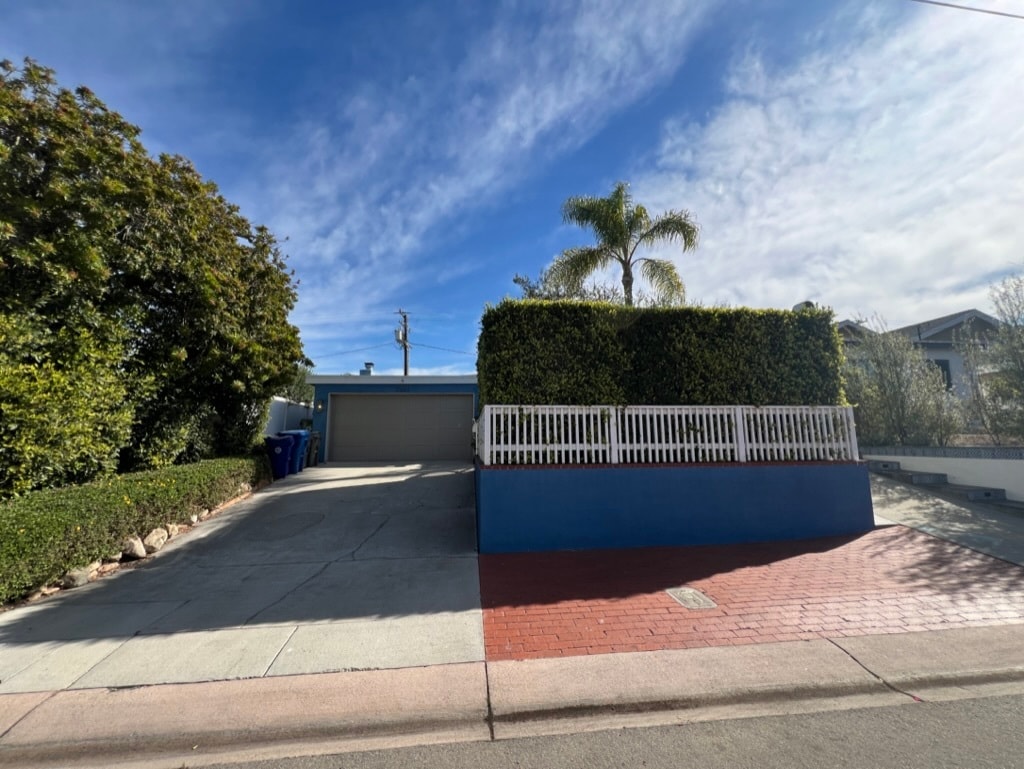 Primary Photo - 3200 Oak Ave