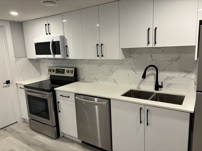 Photo du bâtiment - 10505-10563 63 Ave