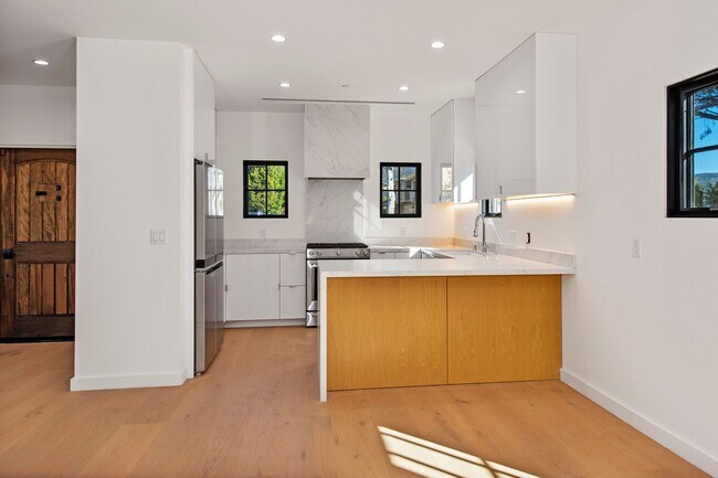 Foto del edificio - 4285 Carpinteria Ave