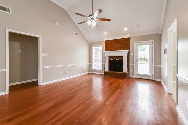 Building Photo - 4401 Okeechobee Dr