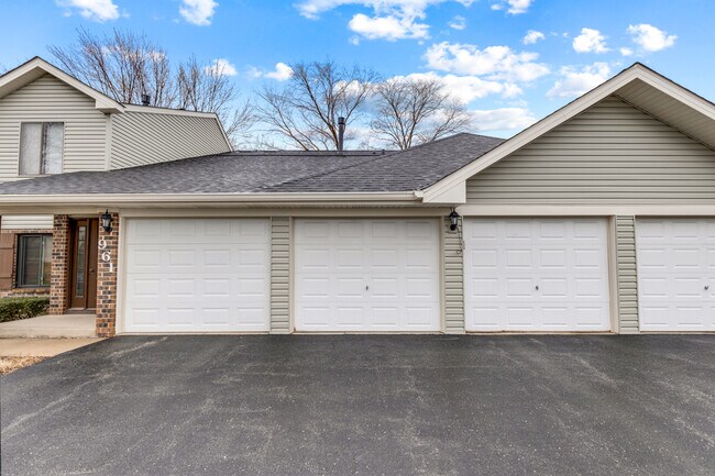 Building Photo - 961 Cumberland Ct