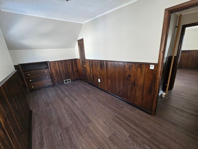 Room 3 - 1305 Collegewood St