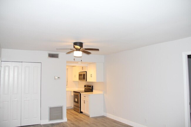 Building Photo - 230 Lake Frances Dr