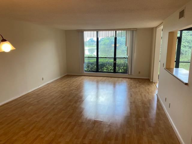Building Photo - 5250 Woodland Lakes Dr