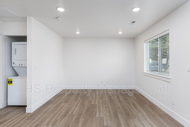 Building Photo - 450 S 40th Ave