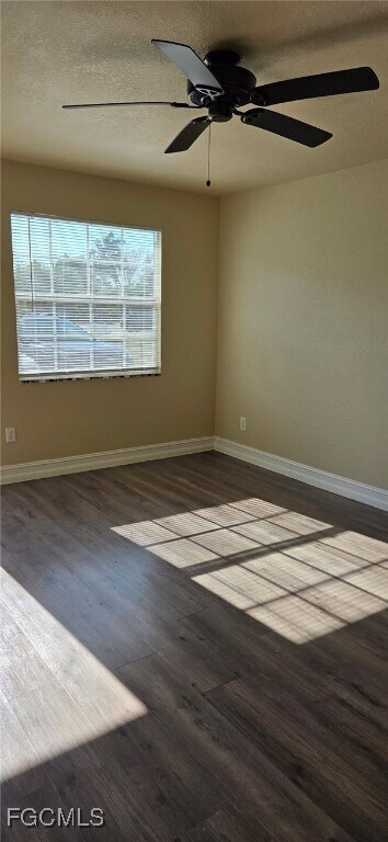 Foto del edificio - 3319 Ellington Ct