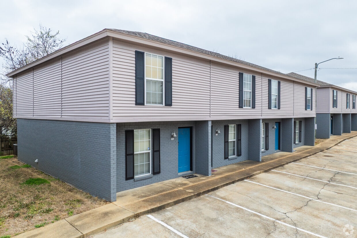 Building Photo - The Block Townhomes