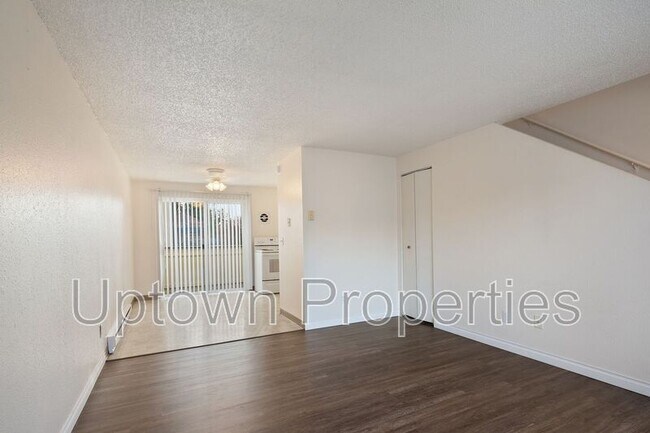 Foto del edificio - 13000 NW Cornell Rd