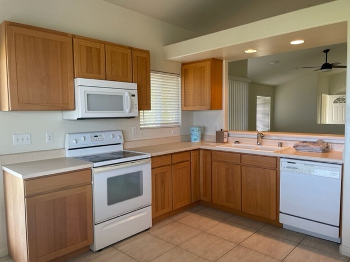 Foto principal - $4,000 / Beautiful 3 bedrm/2 bath home wit...