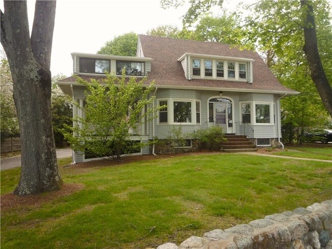 Building Photo - 163 Pleasant St