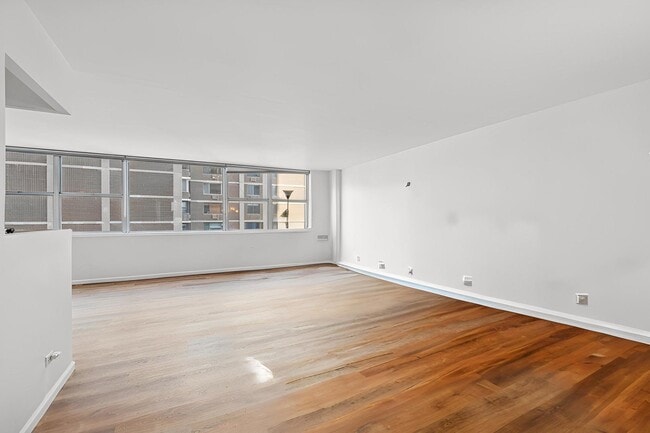 Foto del edificio - 6301 N Sheridan Rd