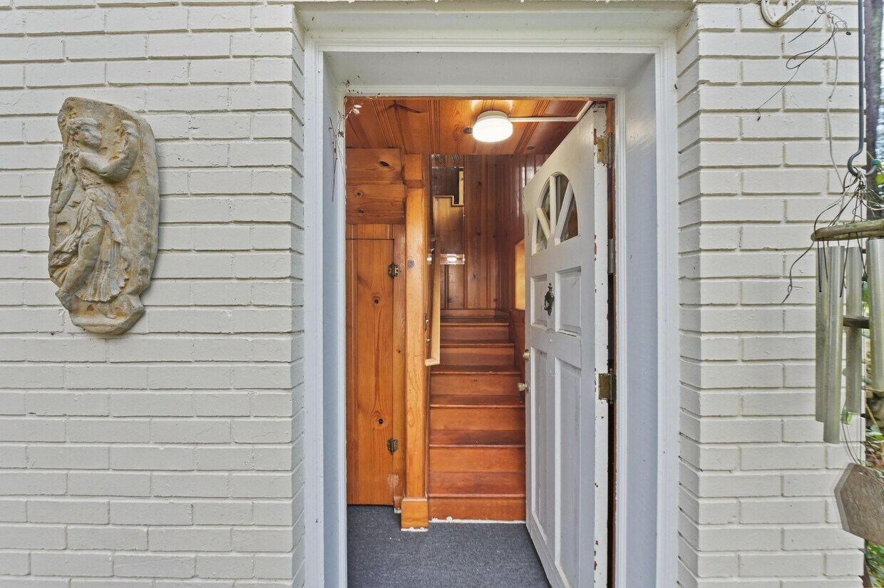 2065 Springlake Dr NW Unit 1, Atlanta, GA 30305 Apartments in Atlanta