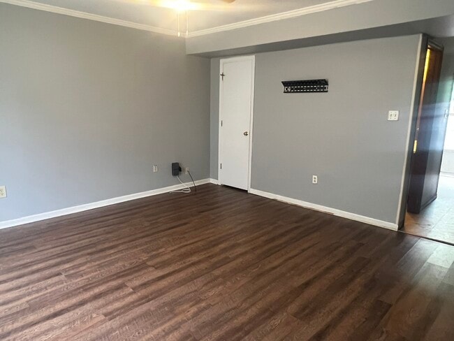 Living Room - 3208 Crestwood Dr