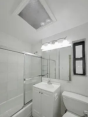 Building Photo - 241 E 46th St