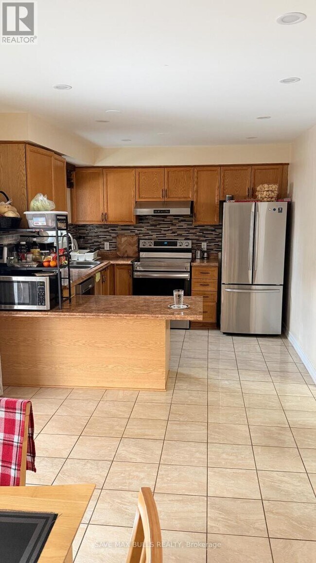 Building Photo - 29 Softneedle Ave