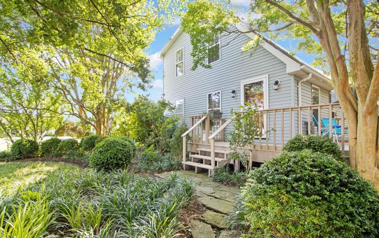 Foto principal - In-town single family home