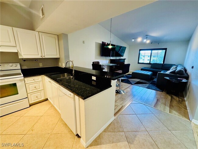 Foto del edificio - 8224 Key Royal Cir