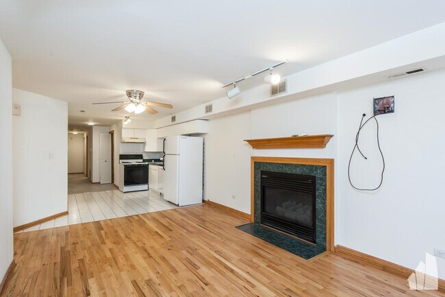 Building Photo - 3 bedroom in CHICAGO IL 60622