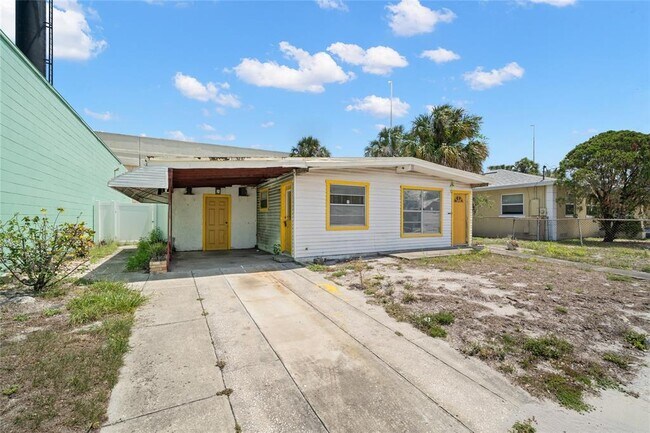 Building Photo - 1541 W La Salle St