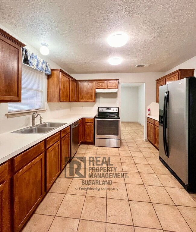 Building Photo - Beautiful One Story Home