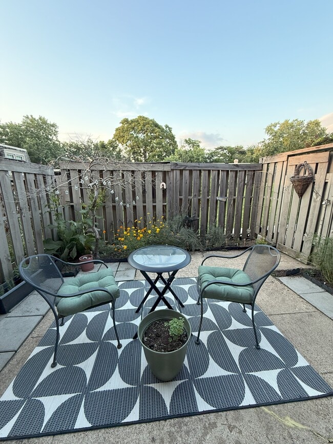 Patio area with garden - 3000 Hillsboro Pike