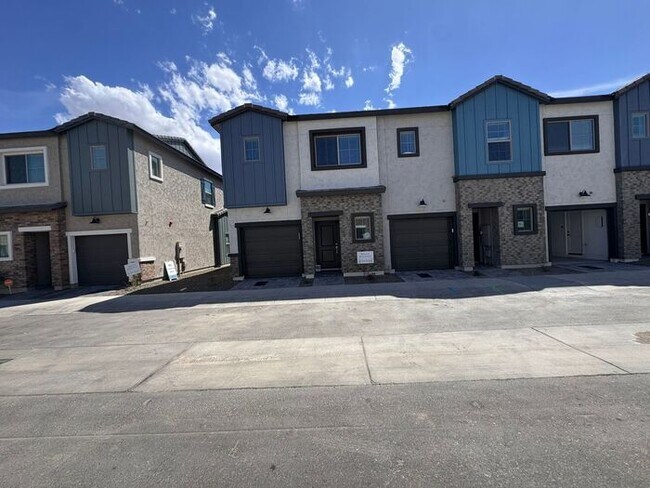 Foto del edificio - Stunning New 3Beds/2.5Bath Townhome in Phoenix, AZ!