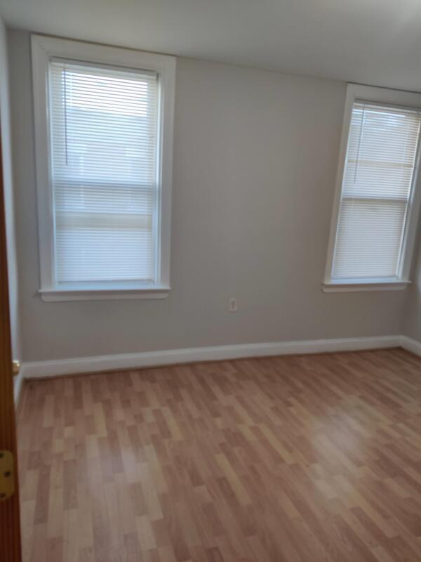 Building Photo - 916 S 58th St