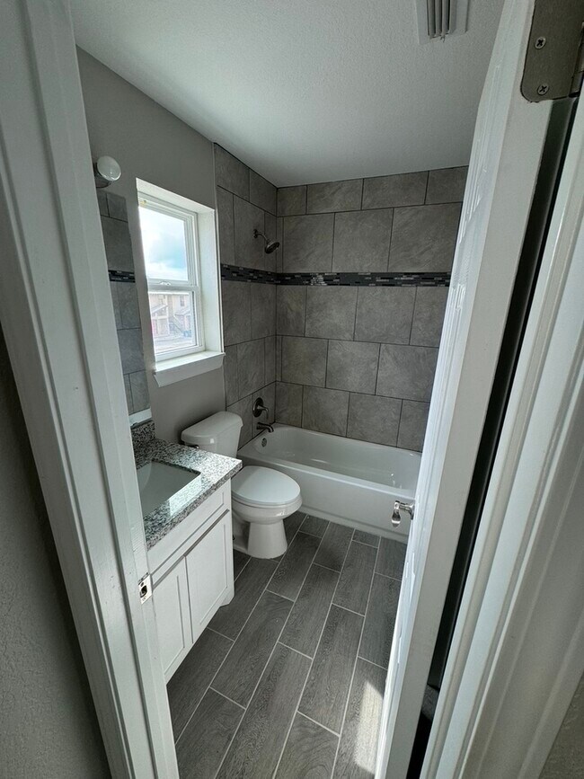 Foto del edificio - 101 Rockwell Way