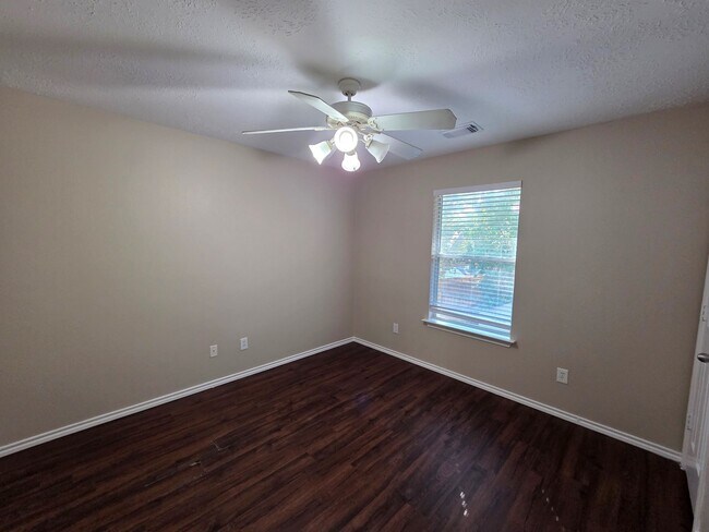 Foto del edificio - 22885 Lantern Hills Dr