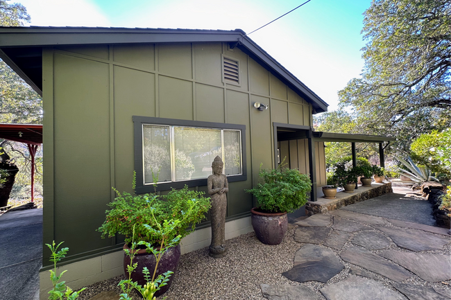 Building Photo - 926 Champion Ln