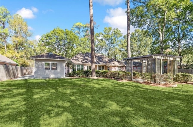 Foto del edificio - 350 Greenleaves Blvd