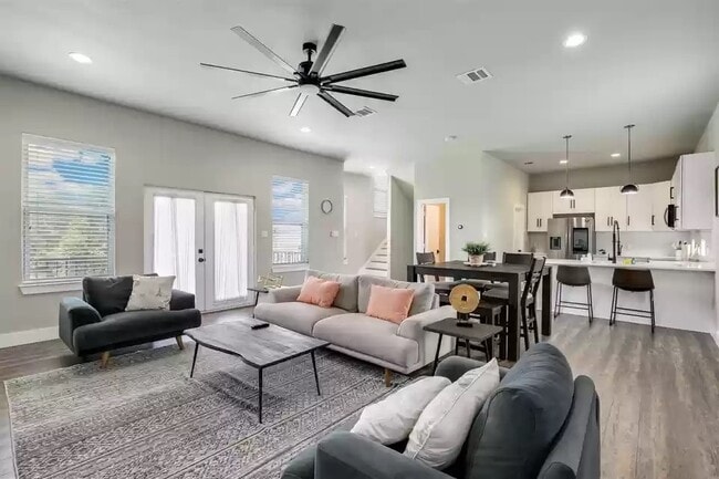 Building Photo - 4911 Alton Ave