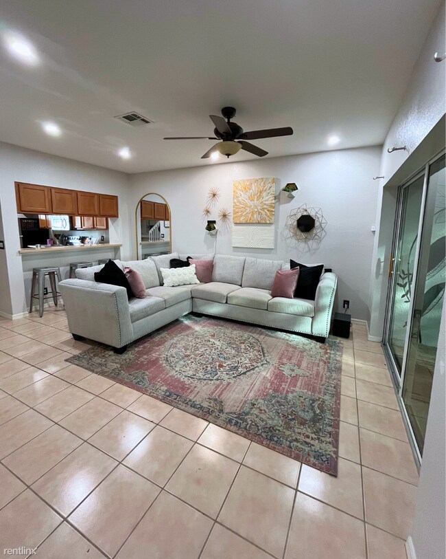 Building Photo - 2 br, 2.5 bath Townhome - 8243 Pacific Bea...