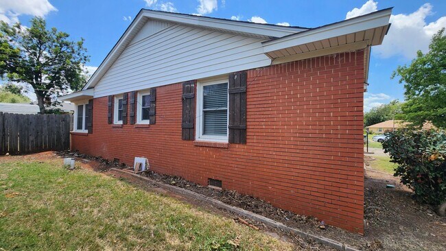 Foto del edificio - 2 Bed 1.5 Bath in OKC