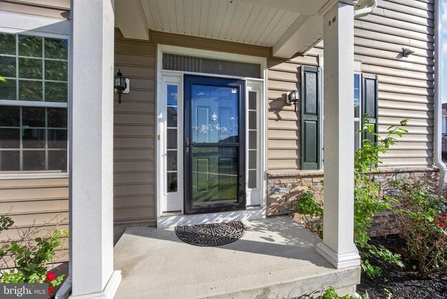 Building Photo - 271 Fairfield Cir W