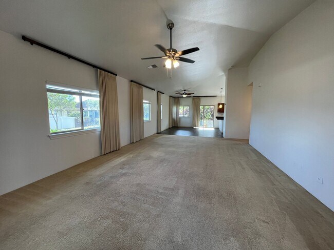 Building Photo - Kahiwelo (Makakilo) - 3 bedrooms, 2 bathroom, Central A/C, Garage