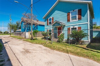 Building Photo - 909 32nd St