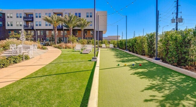 Foto del edificio - 23233 Western Centre Dr