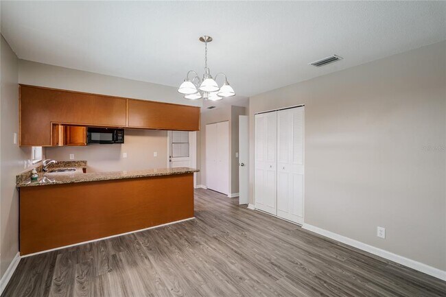 Foto del edificio - 602 Clayton Cir