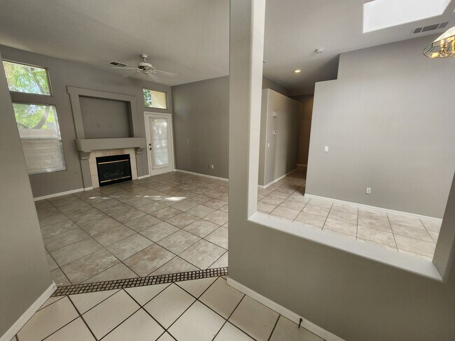 Building Photo - 3-bedroom, 1,329sqft single story home in ...