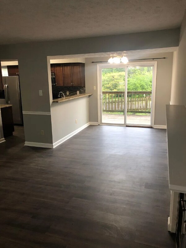 Foto del edificio - 9201 Shady Bend Ln