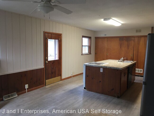Building Photo - 3 br, 1 bath House - 1013 Hollander Front