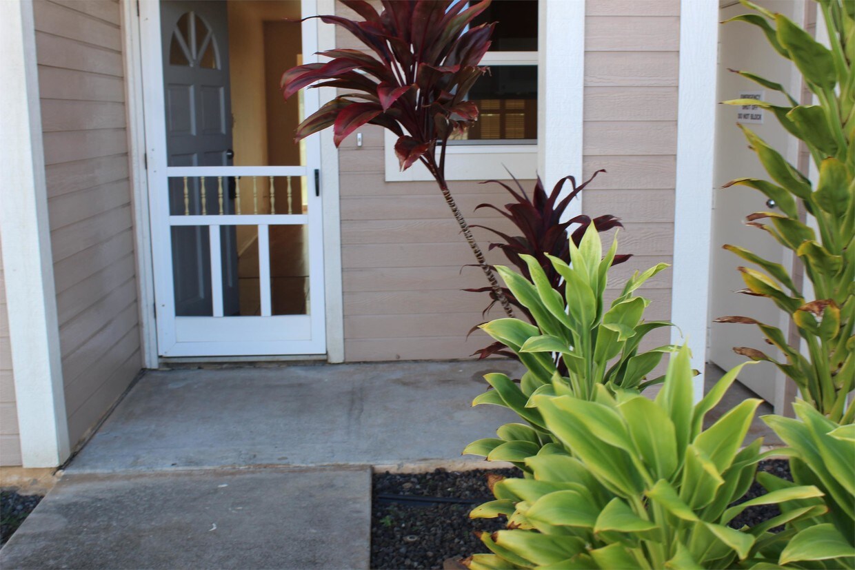 32 Kopi Ln, Wailuku, HI 96793