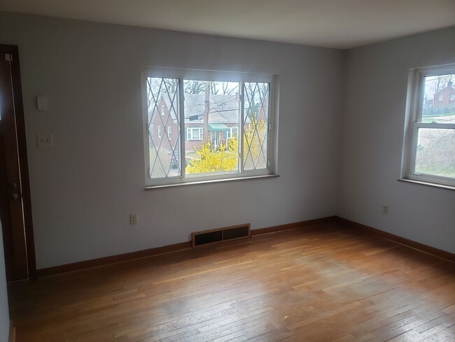 Building Photo - 215 Cheston St