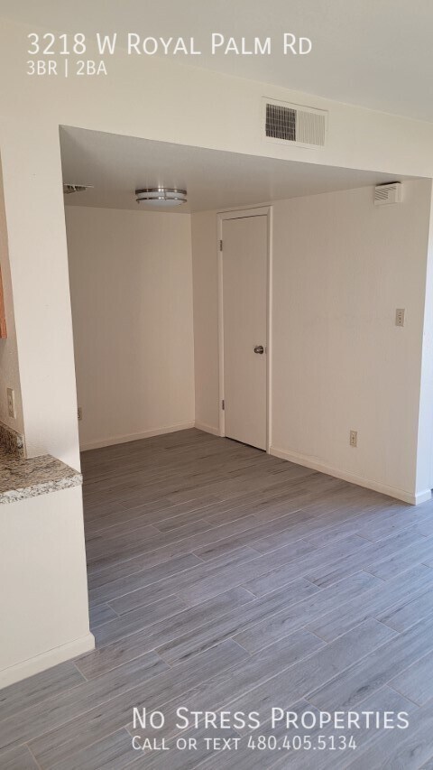Building Photo - Remodeled 3 Bedroom Town Home at 35th Ave ...