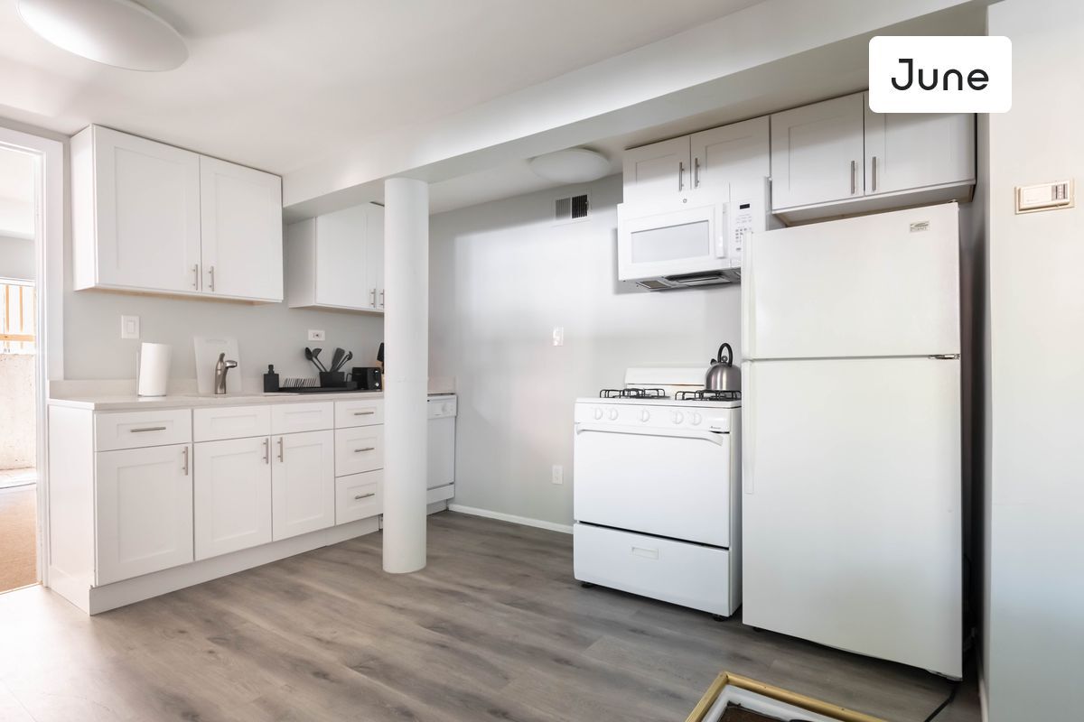 Foto principal - 3765 N Kenmore Avenue