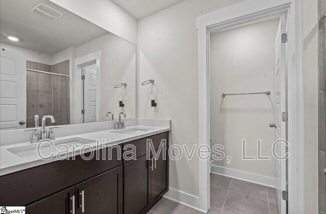 Foto del edificio - 22 Sparrow Ln