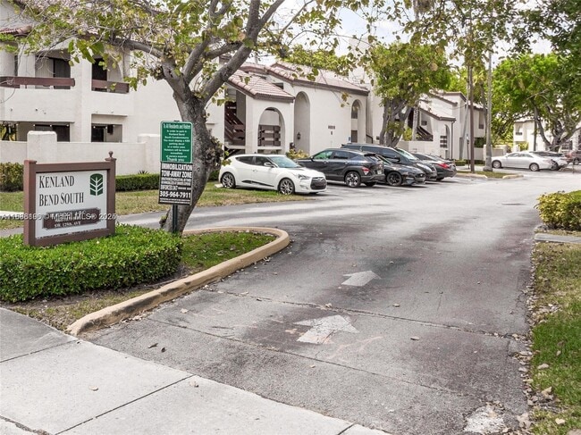 Building Photo - 9070 SW 125th Ave